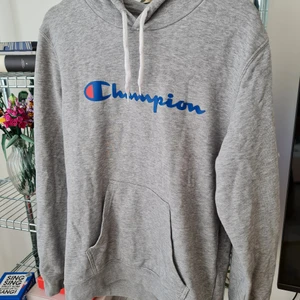 Champion hoodie - Champion hoodie gott skick skick storlek M. Köparen står för frakten 