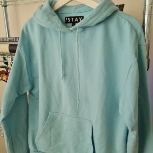 Hoodie - Mjuk hoodie storlek L men skulle säga att den mer är en oversized s/m köparen står för frakten ❤