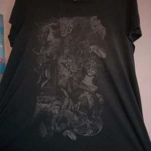 Ja Glum💀 - Cool tröja med tryck passar tjejer bättre men kläder har inget kön😝🤙😝🤙😝🙀🤪😅😭😼😭😅🤪😼😳🙏👹🙏💪👹