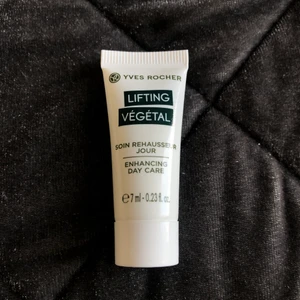 Dag kräm  - Dag kräm! Mini size, helt ny och oanvänd🌟