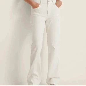 Vita jeans - Såå fina vita långa jeans från nakd, aldrig använda!