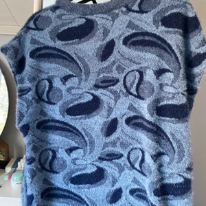 Tröja från Zara i jacquard - En stickad tröja i jacquard från zara! aldrig använd! kan fraktas🔥