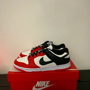Nike Dunk EMB NBA Chicago - Helt nya köpta med EA från Nike! Storlek 42.5 Eu.