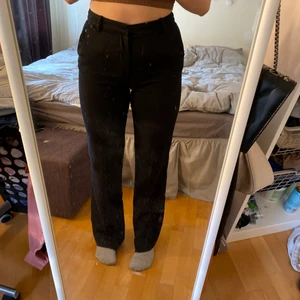 Kostymbyxor  - Kostymbyxor från Lindex! Säljer pga ändvänder ej längre, i stolen EU 36 säljer för 130kr med frakten inräknad i priset! Skriv för intresse eller frågor💕