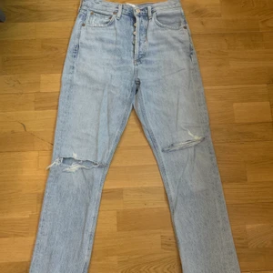 Agolde jeans - Jeans från AGOLDE köpta från Revolve i storlek 36. Använda fåtal gånger. Köpta för 2300kr