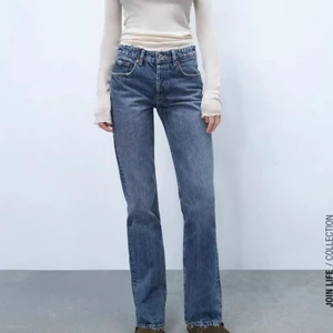 Mid waist jeans zara - Världens finaste mid waist jeans från zara i strl 36 🤎 helt nya med lapp kvar!!  