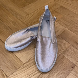 Hm skor glitter  - 50kr
