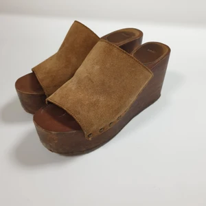 Träklackar - Coola platåklackar i mocka och trä. Väl använda 