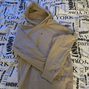 Hoodie - Alldeles ny, bara prövad.