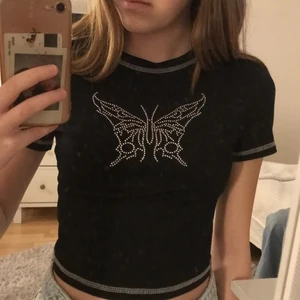 Tröja från shein, storlek xs! ❤️ Som ny! - Säljer den fin tröja från Shein då den inte kommer till användning längre! Har använt den ungefär 2 gånger så den är som ny 💗😊