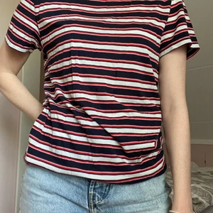 T-shirt, Monkey - Jätte skön t-shirt i storlek som knappt är använd, köparen står även för frakt kostnaden 