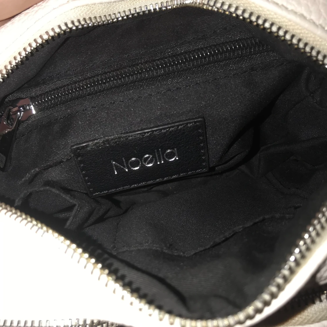 Liten NOELLA väska i skinn  - 90