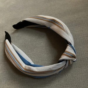 Diadem  - Diadem. Hämtas i Bromma eller skickas, köparen står då för frakt 