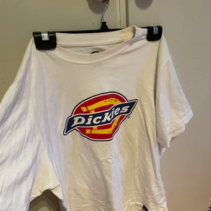 Dickies t-shirt  - Inte använd så mycket , inga fläckar osv, kan skicla fler bilder 150kr med frakt