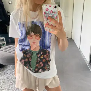 Såå cool zara t-shirt💙🧡❤️