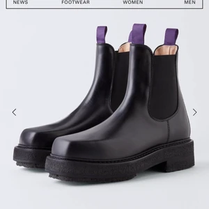 Eytys Ortega - Eytys Ortega boots i storlek 40. Inköpta förra hösten men endast använda 2/3 gånger pga fel storlek. Nypris 4 000 kr.