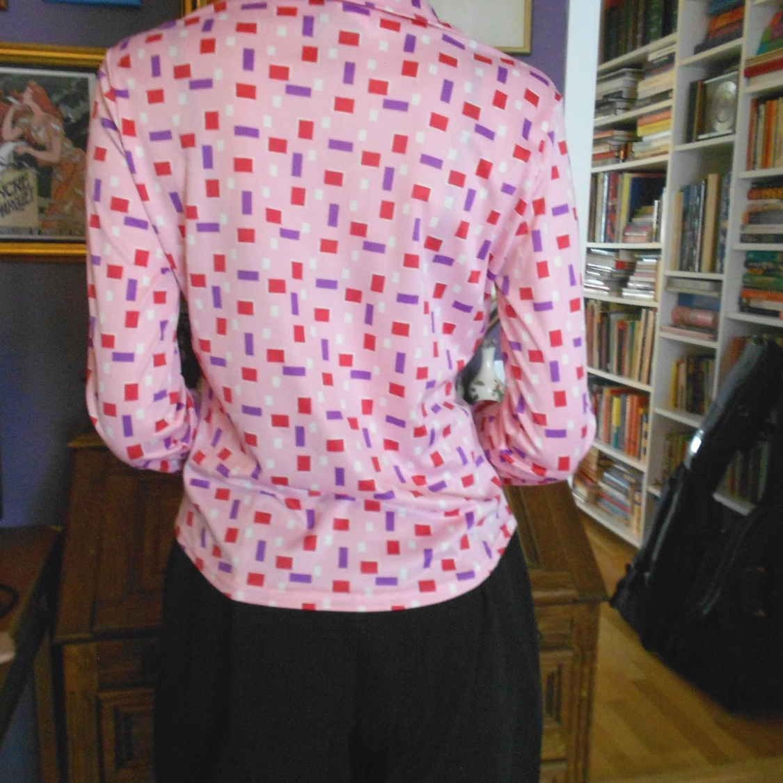 Rosa abstrakt 70-tals skjorta 🌈 - 91