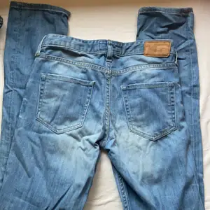 säljer dessa vintage logg jeans som inte används längre. Barnstorlek 158 men skulle nog passa XS/S (32/34/ kanske 36) Kontakta mig privat för mått! Köparen står för frakt. 💕