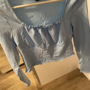 tröja från shein - en as fin tröja från shein som aldrig kommit till användning, i storlek M, 70kr 💛