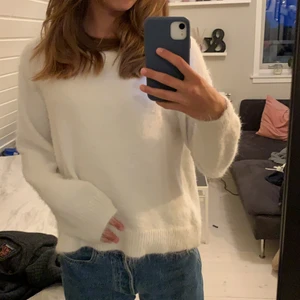 Stickad tröja  - Jätte fin stickad vit tröja ifrån H&M. 