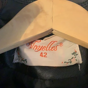 Skin jacka storlek 42 - Säljer pågrund av att jag tycker inte den passar min stil. Den är i väldigt bra skick eftersom jag inte använt den så många gånger.