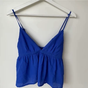 Linne ! - Har i vit och blå. Storlek S . Frakt 45 kr. 