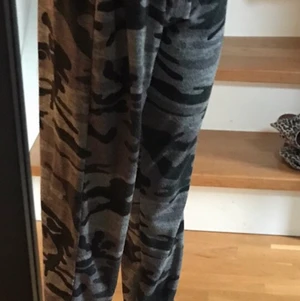 Kamouflage byxor från new look  - Kamouflage byxor från new look.bra skick använt 2-3 ggr.säljer pga dom är för stora 