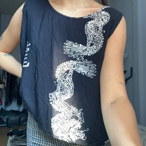 Coolt linne med japanska detaljer  - Coolt second hand linne !