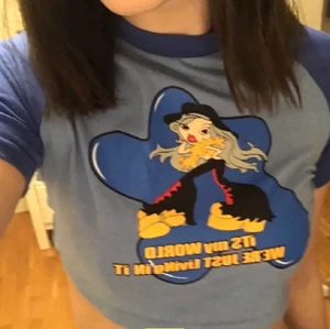 Baby tee bratz - Baby tee med bratz tryck på🥰🥰