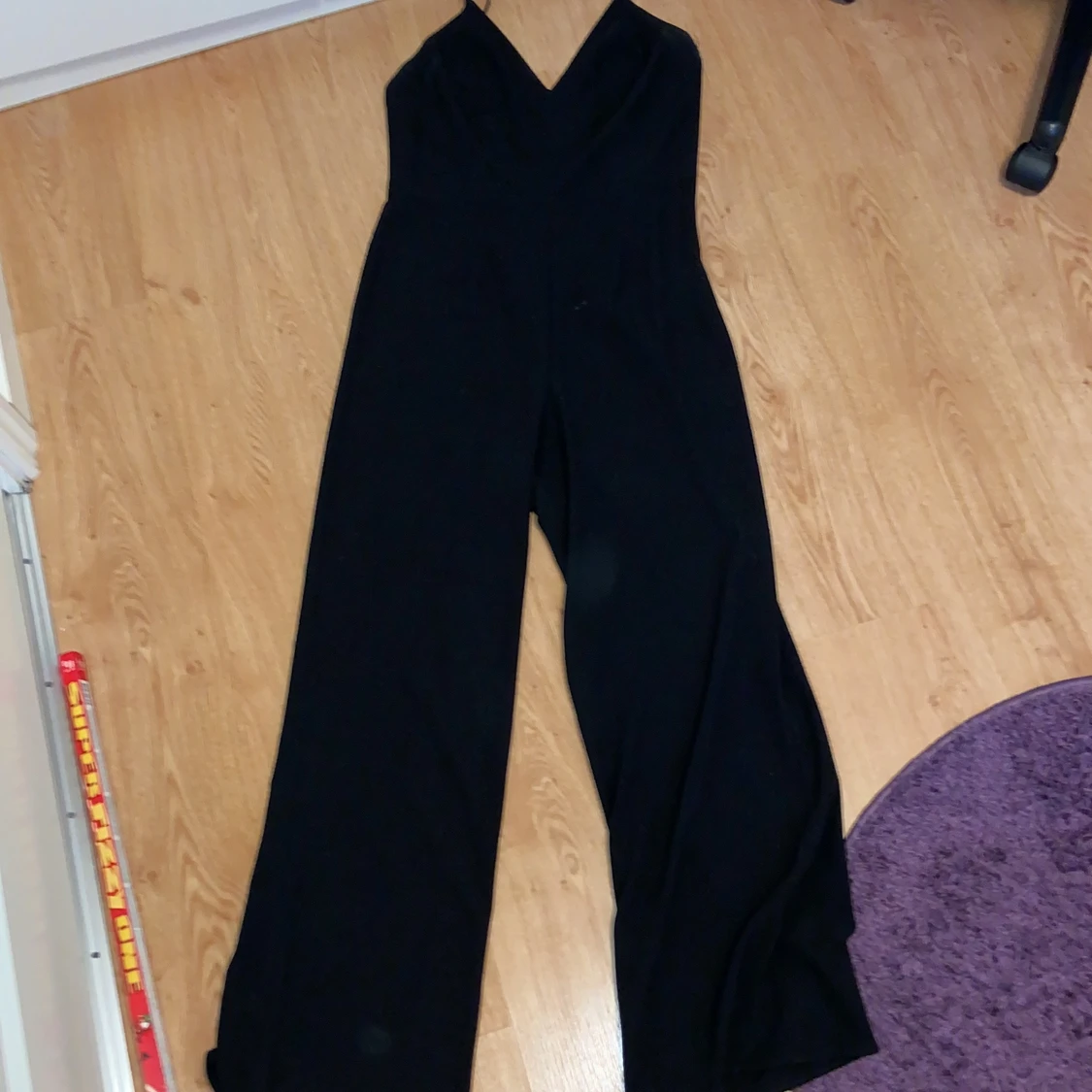 Svart jumpsuit stl S - 90