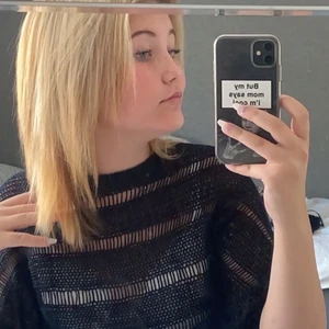 Svart nättröja - en svart nättröja i bra skick, fin men använder nästan aldrig, storlek 32/34. Kostar endast 30kr, skriv om du är intresserad!💘