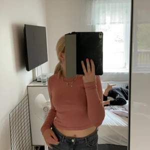 En rosa långärmad  - En rosa lång renad tröja stl s men passar även m