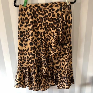 Kjol - Säljer denna kjol✨ Helt oanvänd! 80kr + frakt 