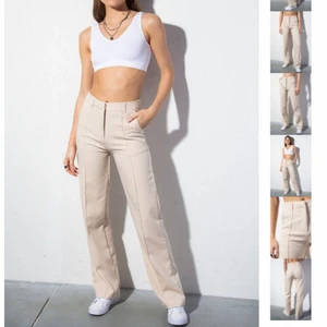 Beige kostymbyxor  - Ljus beige kostymbyxor från madlady, slutsålda i denna storlek. Inga defekter och använda endast en gång. Säljer då jag inte får någon användning för de. Nypris 499kr. BUD PÅ 400 INKLUSIVE FRAKT