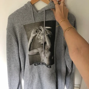 2pac hoodie  - Bra skick och vet it vart den är ifrån 