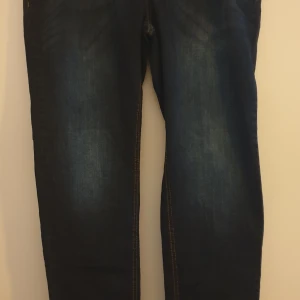 Fina jeggings - Då jag har ryggskada kan jag inte mötas eller leverera, så antingen hämtas på plats eller så skickar jag!    Kontant eller swish. 