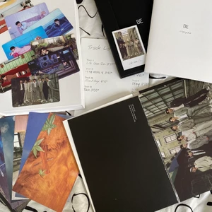Bts be deluxe album - Allting man får med i albumet utöver 8 stycken bilder och postern får man även med nu. Nypris är 795kr på Bengans, mitt pris 220 exklusive frakt som ligger på 66kr 