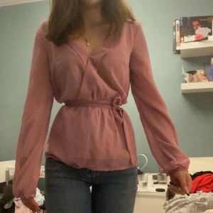 Super söt långärmad tröja - Långärmad tröja as fin säljer pga inte min stil🥰🥰