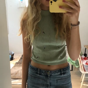 Zara topp  - Säljer denna super fina gröna toppen från zara då jag tyvär aldrig får användning för den💗💗