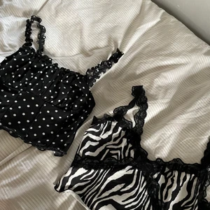 Topp - Två klassiska, populära linnen. Säljer då de inte kommer till användning. 50kr för båda <3