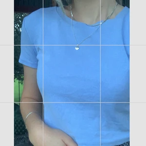 Blå topp - Säljer min blåa topp från zara för att den inte kommer till användning! Jätte fin blå färg, köparen står för frakten!❤️