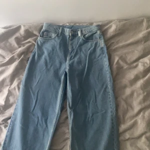 Vintage blå 90-talsjeans - Loosefit jeans från Collusion endast använda vid ett tillfälle.