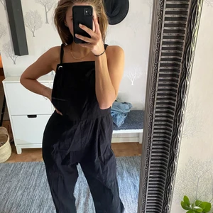 Byxdress - Byxdress, super skön och fin men kommer inte till användning. Prislappen sitter kvar. ✨FRAKT INGÅR✨