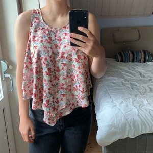 Hollister linne - Säljer då den inte används längre! Gott skick, storlek M