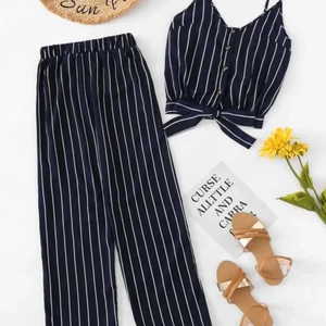 Topp och byxor - Topp och byxor i mörkblått (nypris 159 kr)