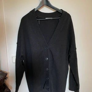 Kofta - Lite längre grå kofta