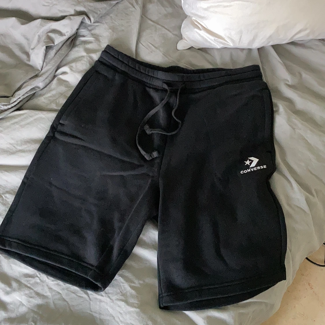 Oanvända converse short i sterlek medium - 90