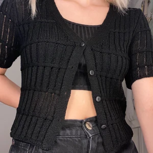 Virkad kortärmad kofta - Jättefin virkad kortärmad kofta, aldrig använd