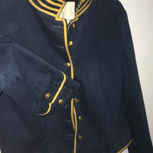 Ralph Lauren kavaj  - Blå kavaj med guld detaljer från Ralph Lauren 