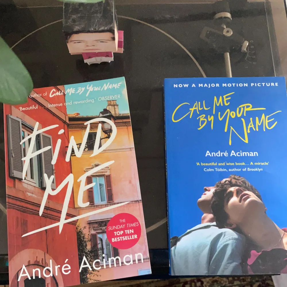 Säljer den populära boken call me by your name och dess uppföljare find me! Båda böckerna är i superskick, men har redan läst de och därför säljer vidare! Pris kan alltid diskuteras, men tänker typ 100 kr för båda plus frakt. Priset spelar inte superstor roll, då jag hellre vill att böcker ska köpas second hand. Miljöläget ser trots allt väldigt oroväckande ut, och vi måste göra allt vi kan!🌿🌱🌈🌳 frakten vet jag inte än, men är du intresserad kan vi ta det då! Hör av er om ni har frågor<3. Böcker.